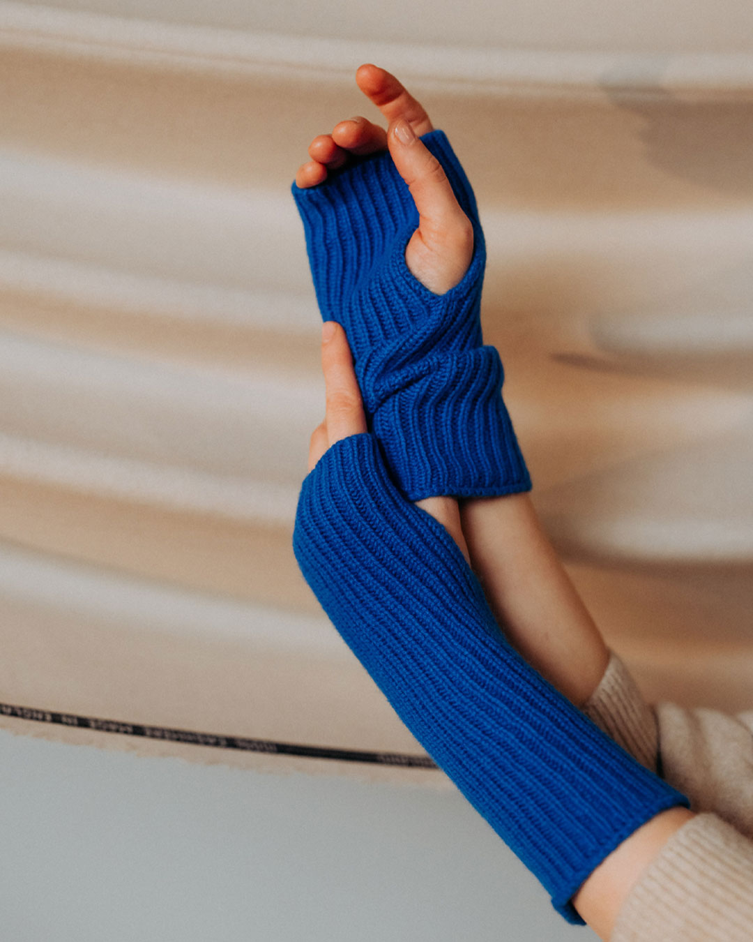 Rib Knit Cashmere Wrist Warmer Sapphire